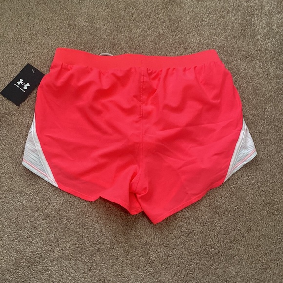 Under armor athletic shorts - Picture 2 of 2
